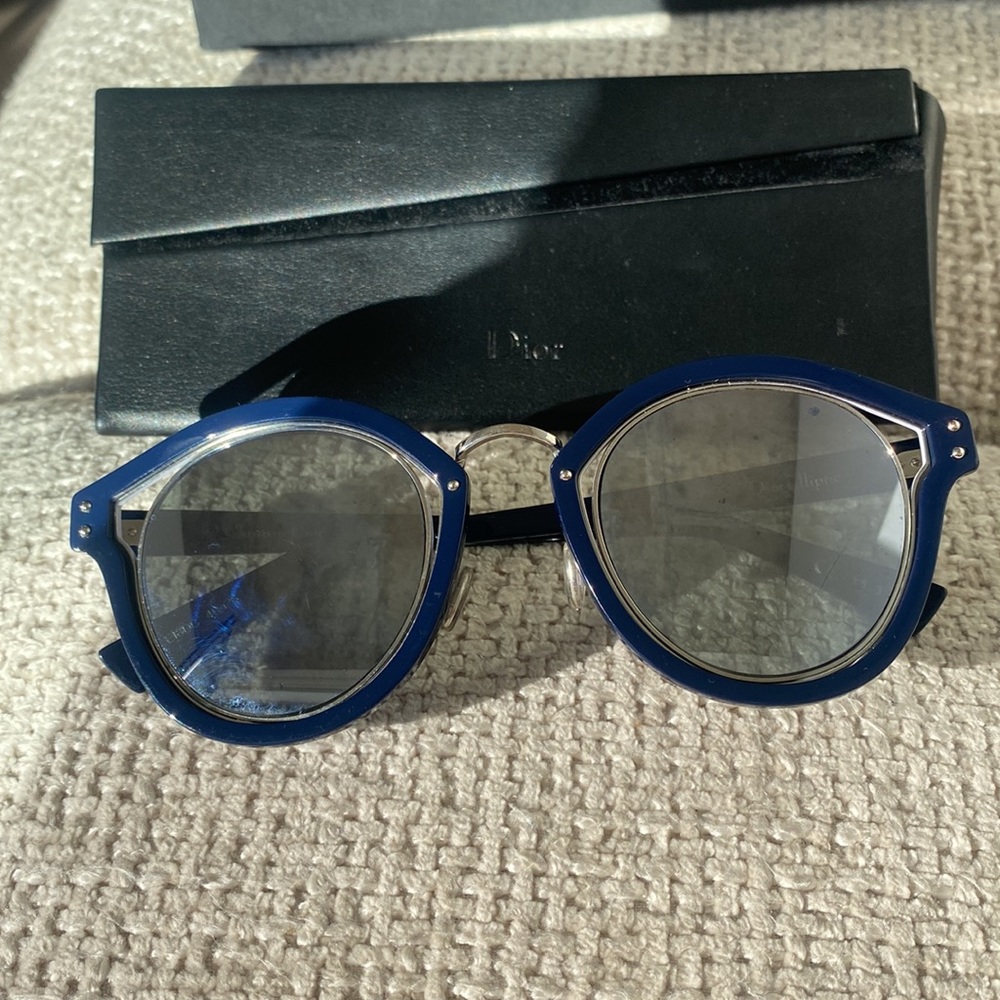 Woman’s Dior Elliptic sunglasses
